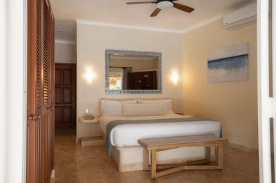 Luxury Villa Photo #32