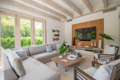 Luxury Villa Photo #17