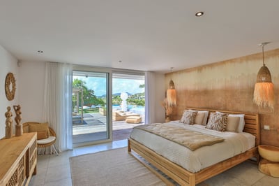 Luxury Villa Photo #37
