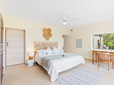 Luxury Villa Photo #29