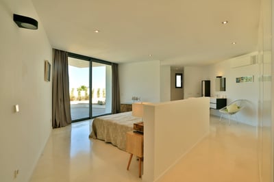 Luxury Villa Photo #40