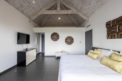 Luxury Villa Photo #30