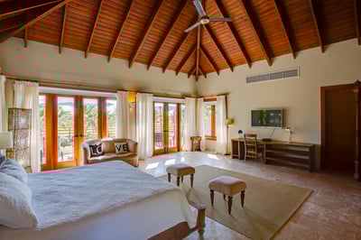 Luxury Villa Photo #37