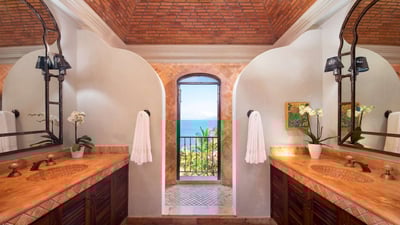 Luxury Villa Photo #37