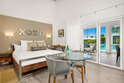 Luxury Villa Photo #18