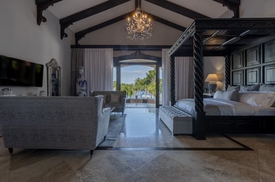 Luxury Villa Photo #60