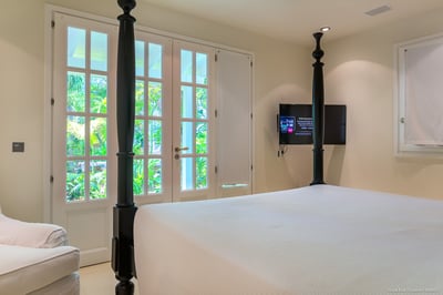 Bedroom 5: On the main level of the Guest house. Air conditioning, ceiling fan