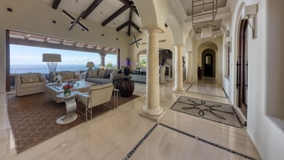 Luxury Villa Photo #32