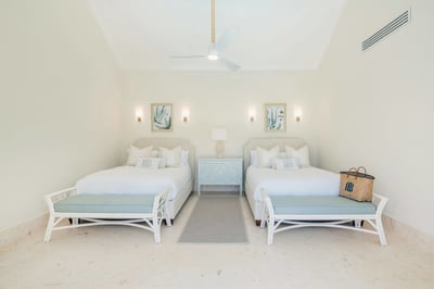 Luxury Villa Photo #27