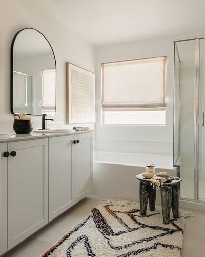 Primary en suite bathroom