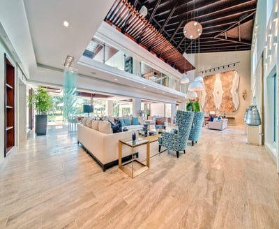 Luxury Villa Photo #4