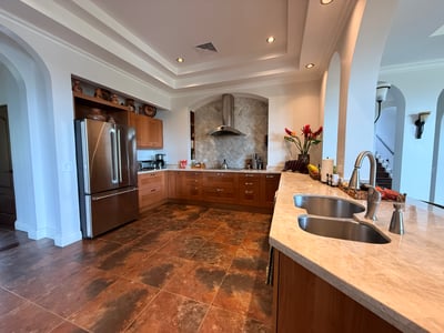 Luxury Villa Photo #17