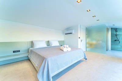 Luxury Villa Photo #50