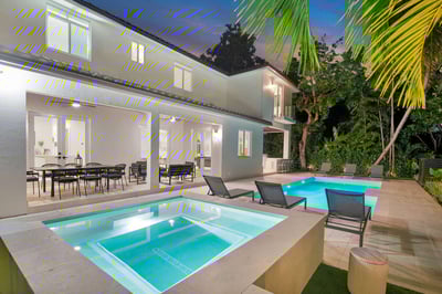 Luxury Villa Photo #4