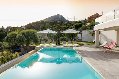 Luxury Villa Photo #4