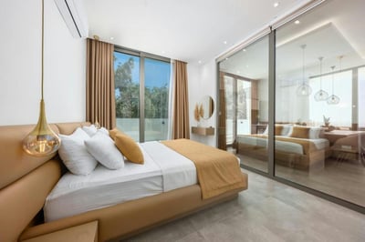 Luxury Villa Photo #17