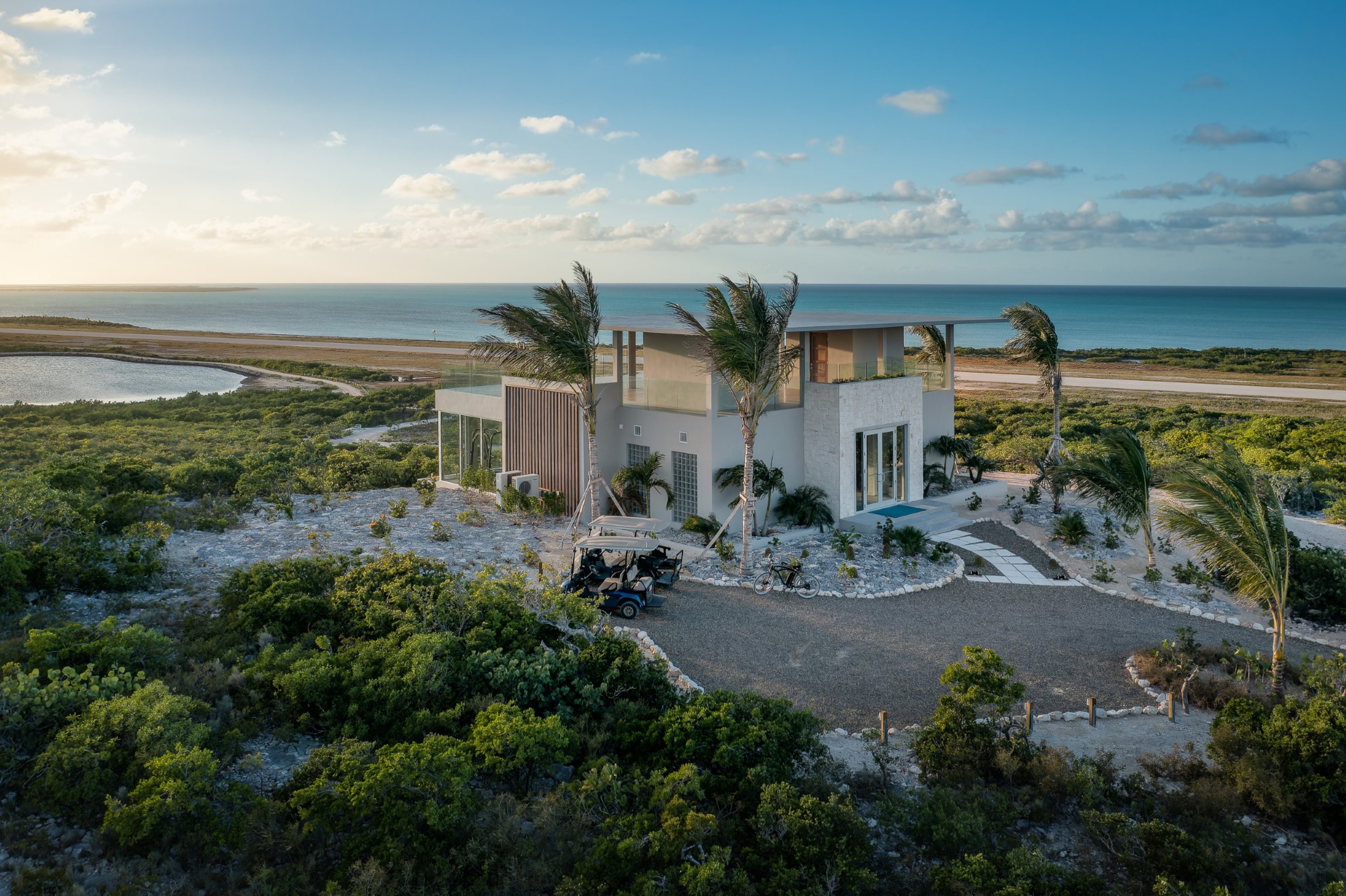 Beachfront Bungalow with Private Pool - 16