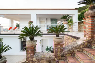 Luxury Villa Photo #18