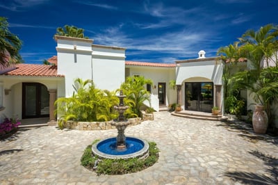 Luxury Villa Photo #9