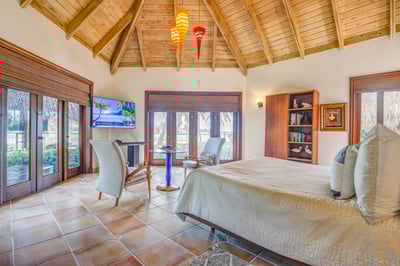 Luxury Villa Photo #25