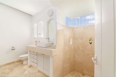 Luxury Villa Photo #18