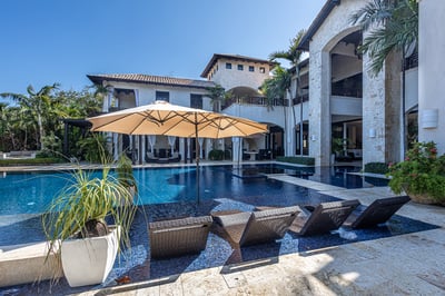 Luxury Villa Photo #4