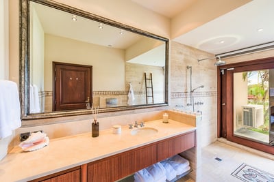 Luxury Villa Photo #53
