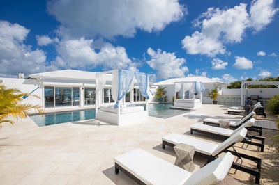 Luxury Villa Photo #3