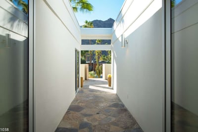 Luxury Villa Photo #14