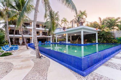 Luxury Villa Photo #3