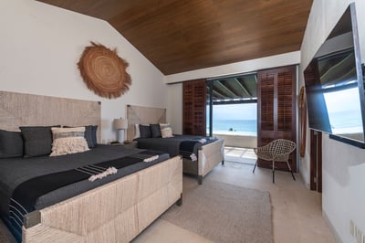 Luxury Villa Photo #36