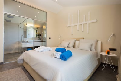 Luxury Villa Photo #37