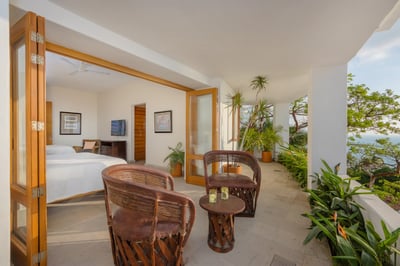 Luxury Villa Photo #40