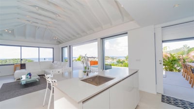 Kitchen & Dining Area: Fully equipped kitchen, oven, microwave, refrigerator with ice maker, dishwas