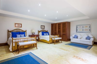 Luxury Villa Photo #28