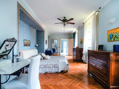 Luxury Villa Photo #36