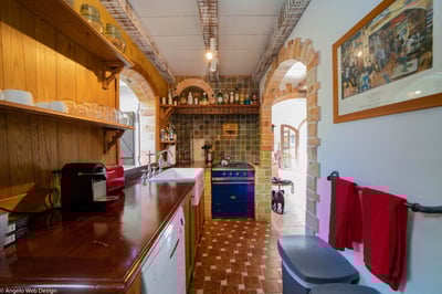 Kitchen: dishwasher, filter and espresso coffee maker, Nespresso coffee machine, ice machine, microw