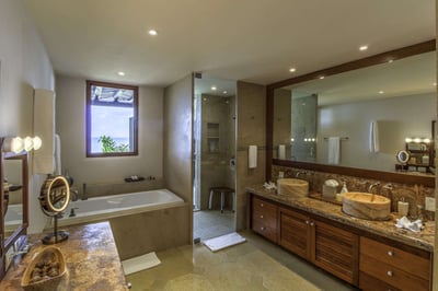 Luxury Villa Photo #36