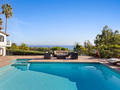 Luxury Villa Photo #6