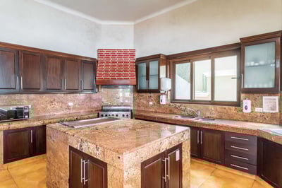Luxury Villa Photo #32