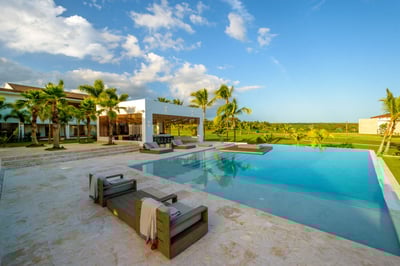 Luxury Villa Photo #4
