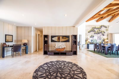 Luxury Villa Photo #9
