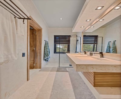 Luxury Villa Photo #26
