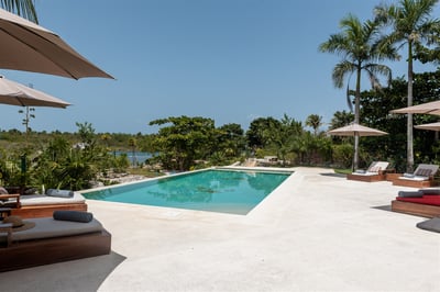 Luxury Villa Photo #3
