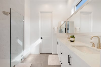 Primary en-suite with walk in-shower