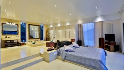 Luxury Villa Photo #15
