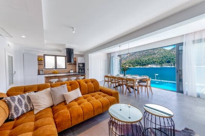 Luxury Villa Photo #37