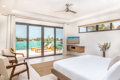 Luxury Villa Photo #25