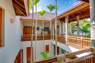 Luxury Villa Photo #12