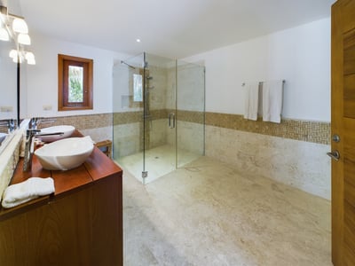 Luxury Villa Photo #63